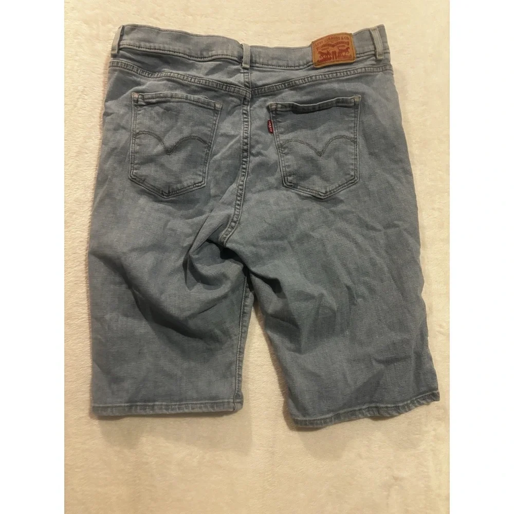 Levi's Women's W32 Medium Wash Blue Cotton Blend‎ Denim Classic Bermuda Shorts